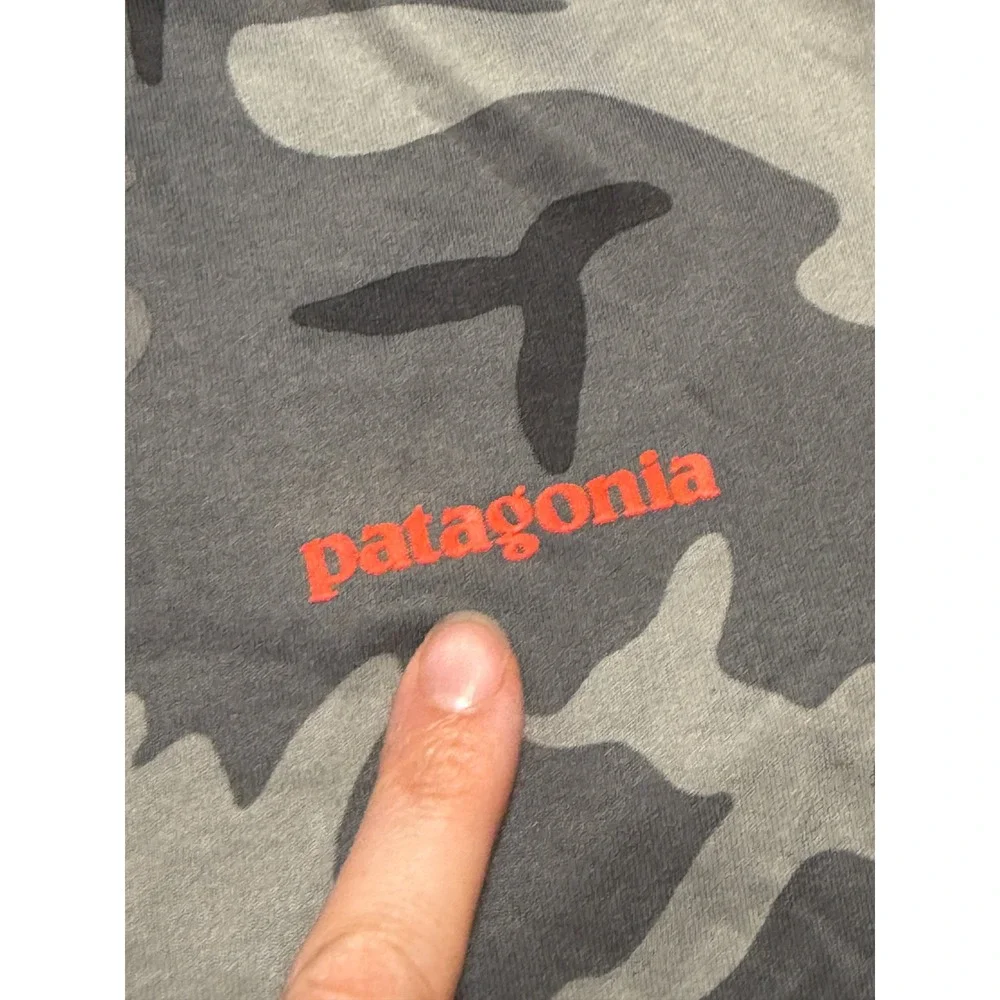 Patagonia Shirts Men Size Small Grey Short Sleeve Rash Guard Antler Print